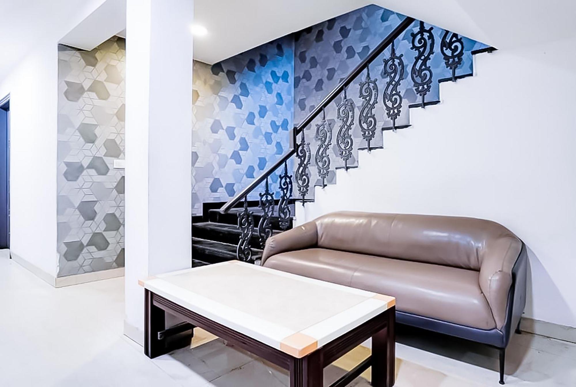 Hotel Family - Shalimarbagh New Delhi