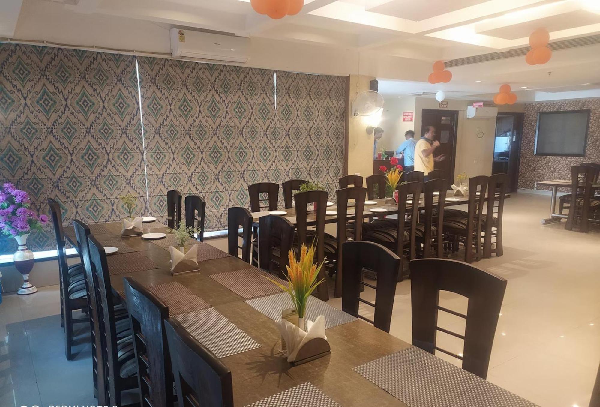 Impress Delhi Airport Hotel 3*