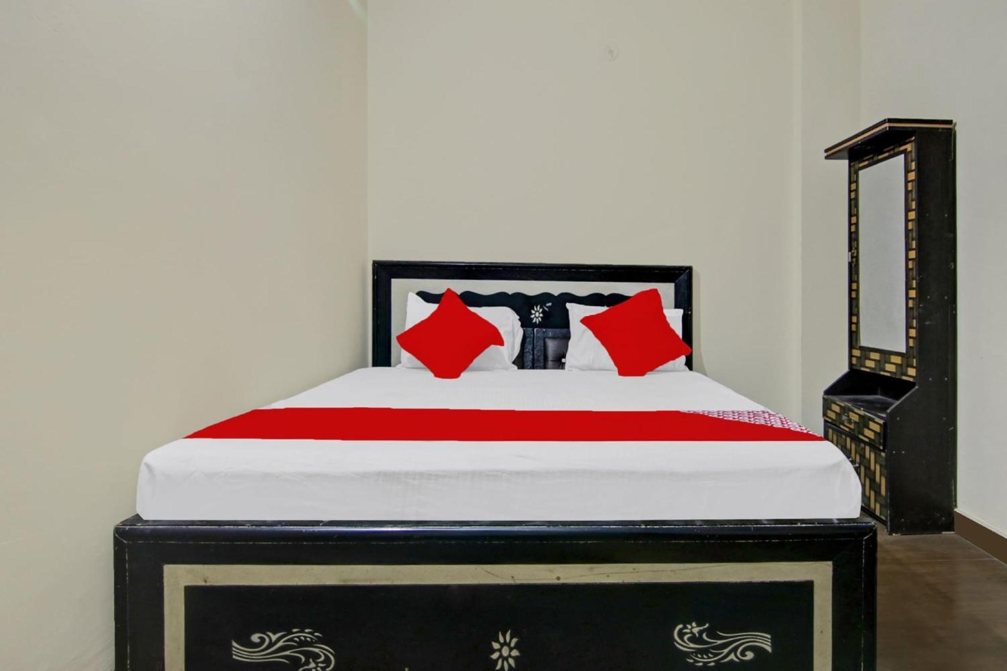 Oyo Flagship A K Galaxy Room's