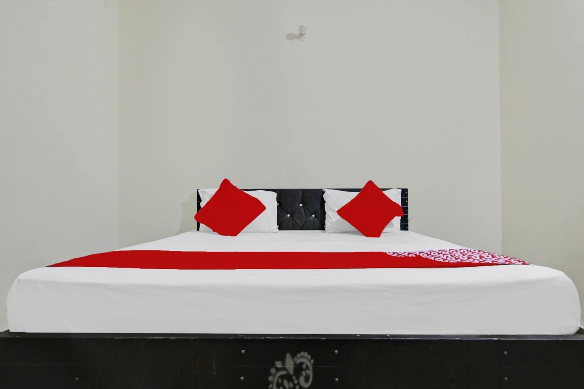 Oyo Flagship A K Galaxy Room's 3* Nova Deli