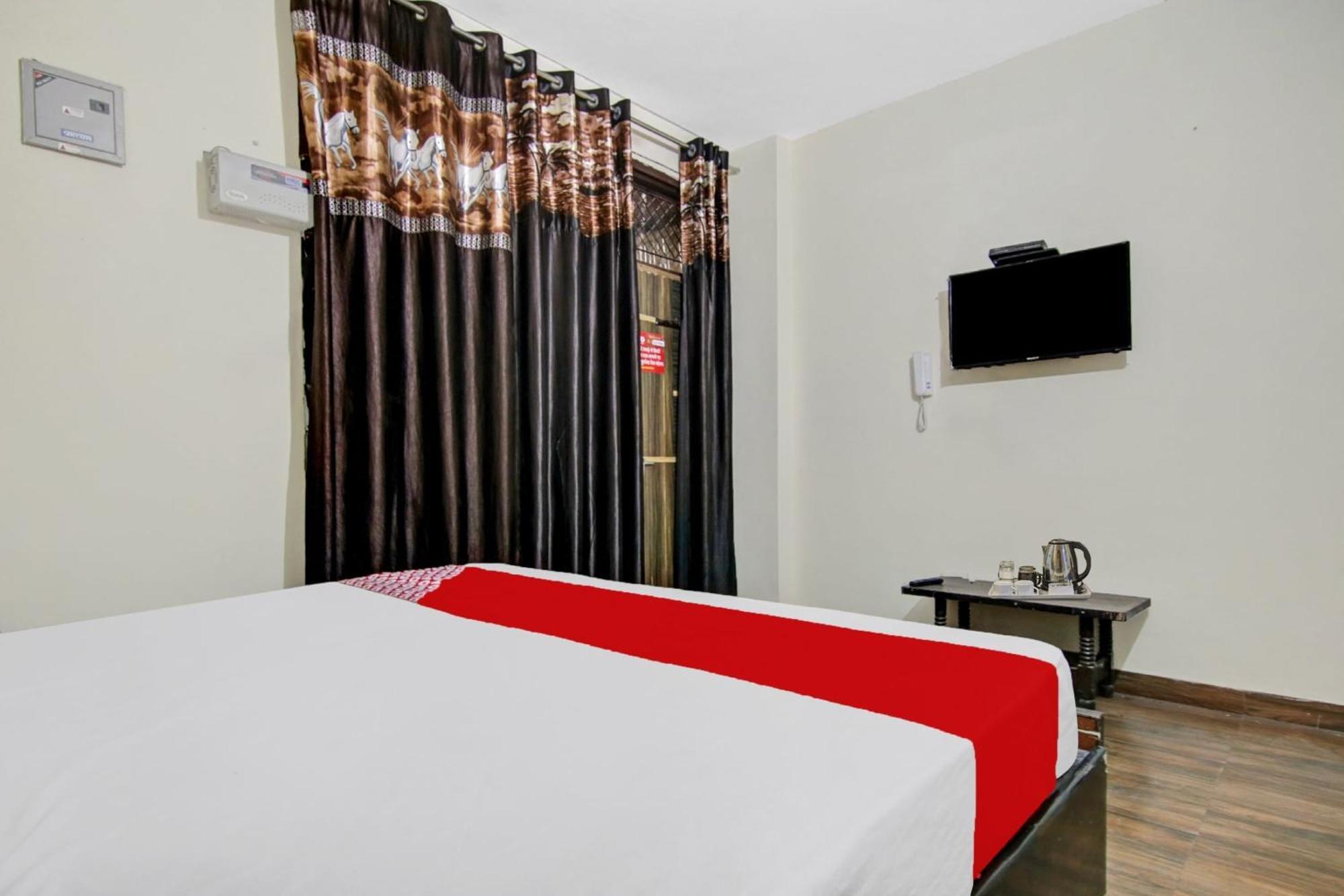 Hotel Oyo Flagship A K Galaxy Room's