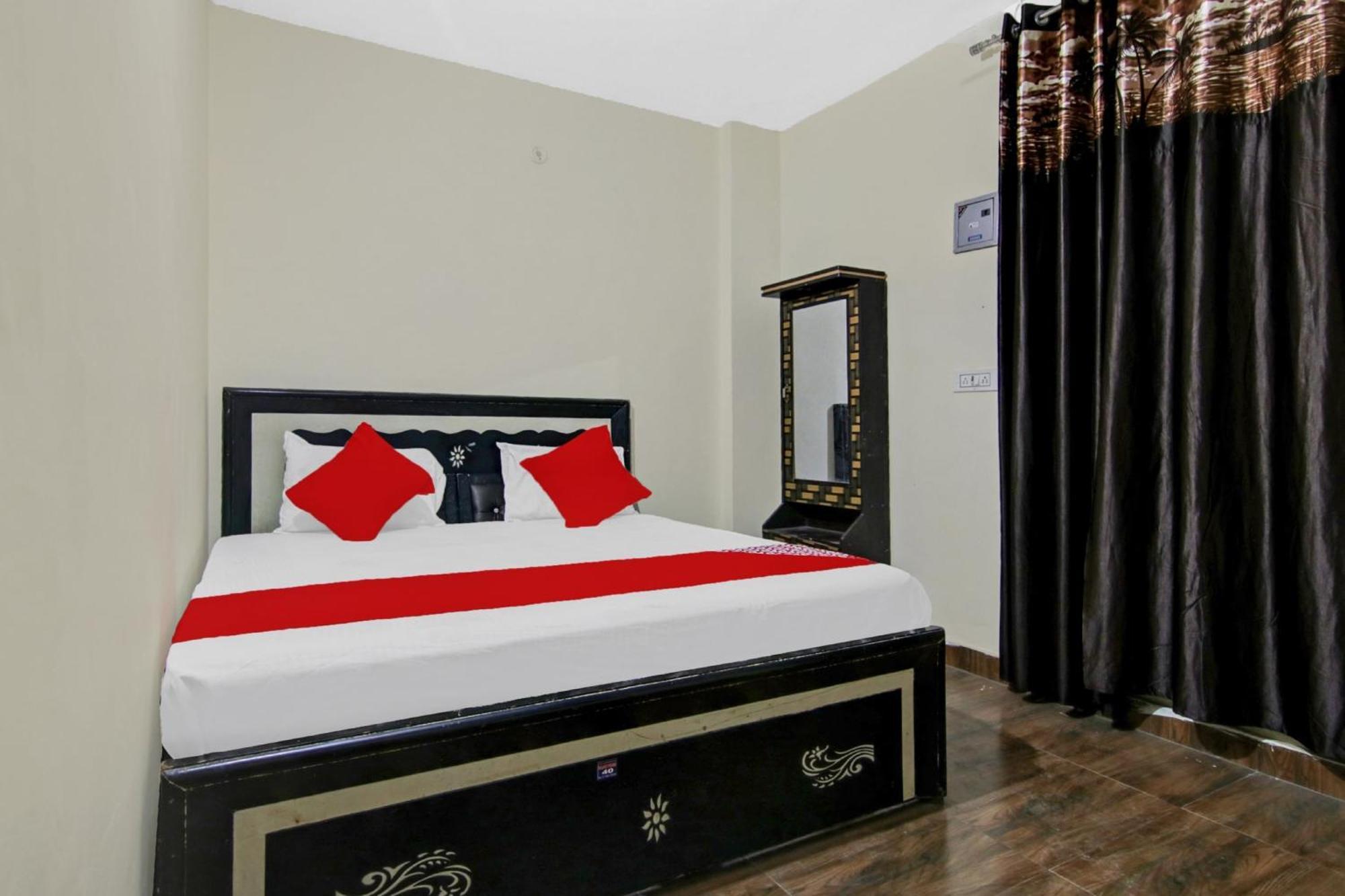 Hotel Oyo Flagship A K Galaxy Room's