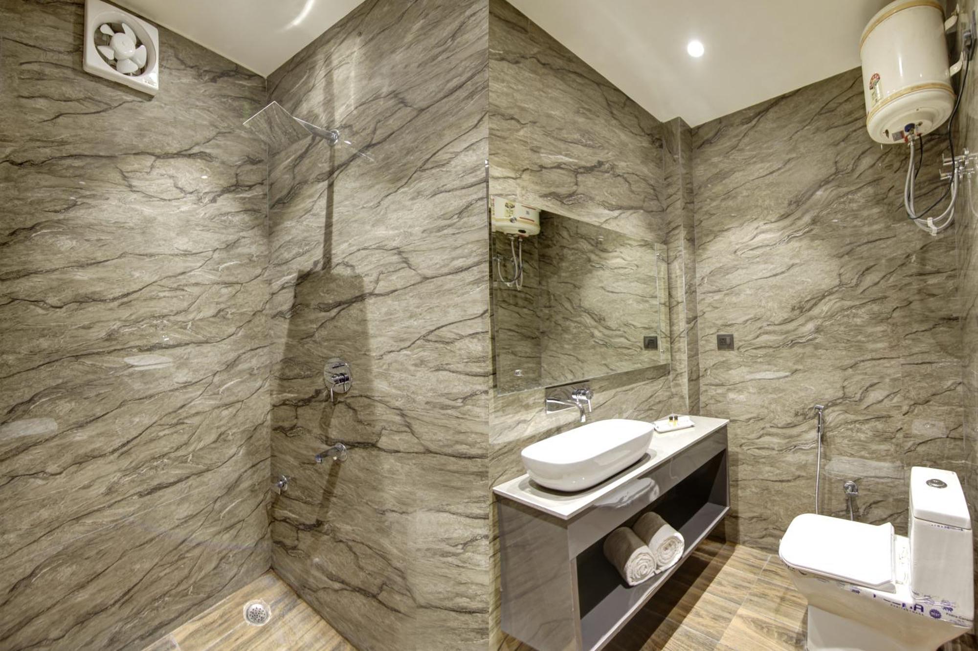 Kashish Plaza - 5 Mins From Metro Station Hotel 3*