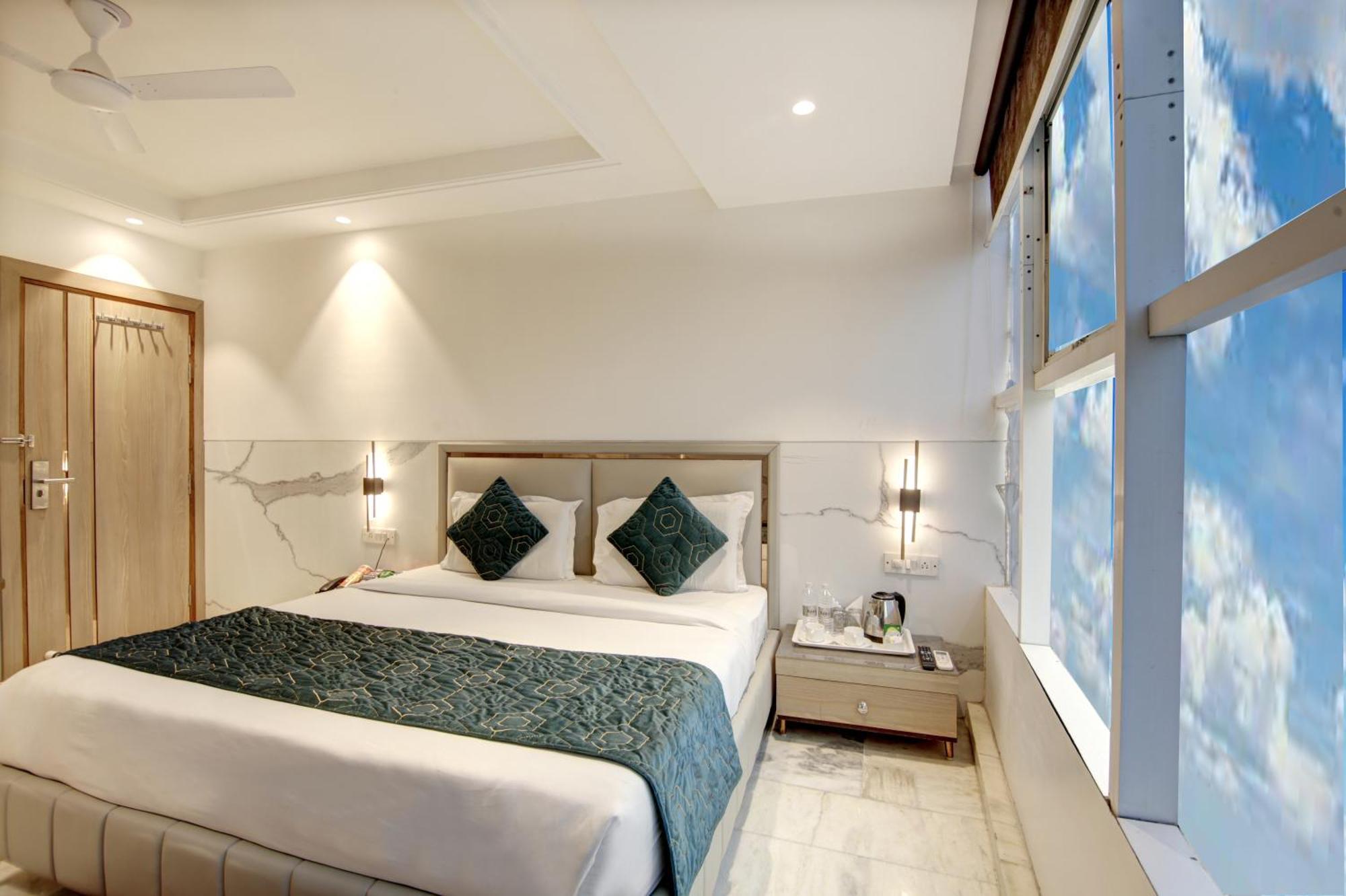 Hotel International - Near Delhi Airport 3*
