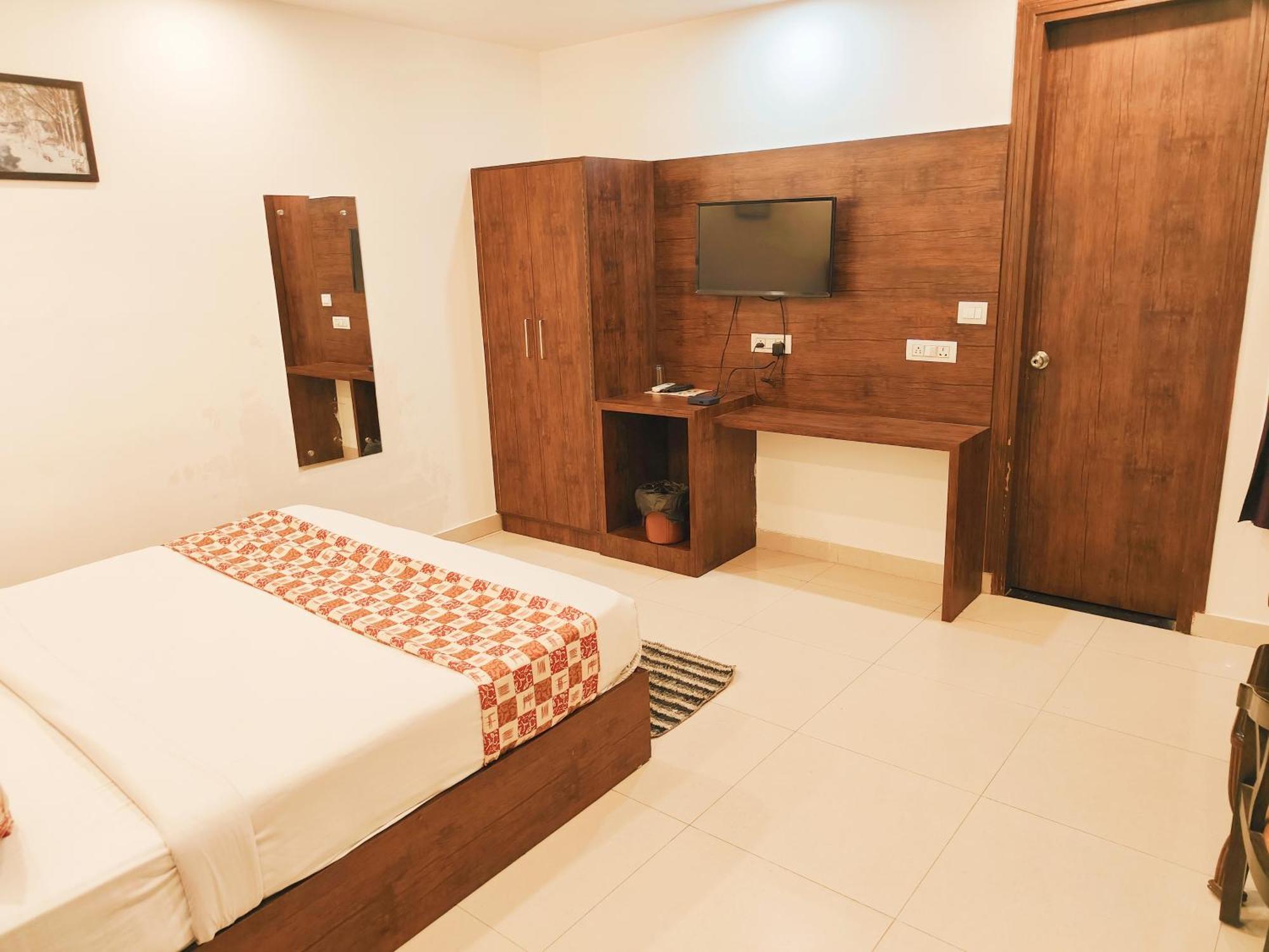 Tark A Family Near Igi Airport Delhi 4*