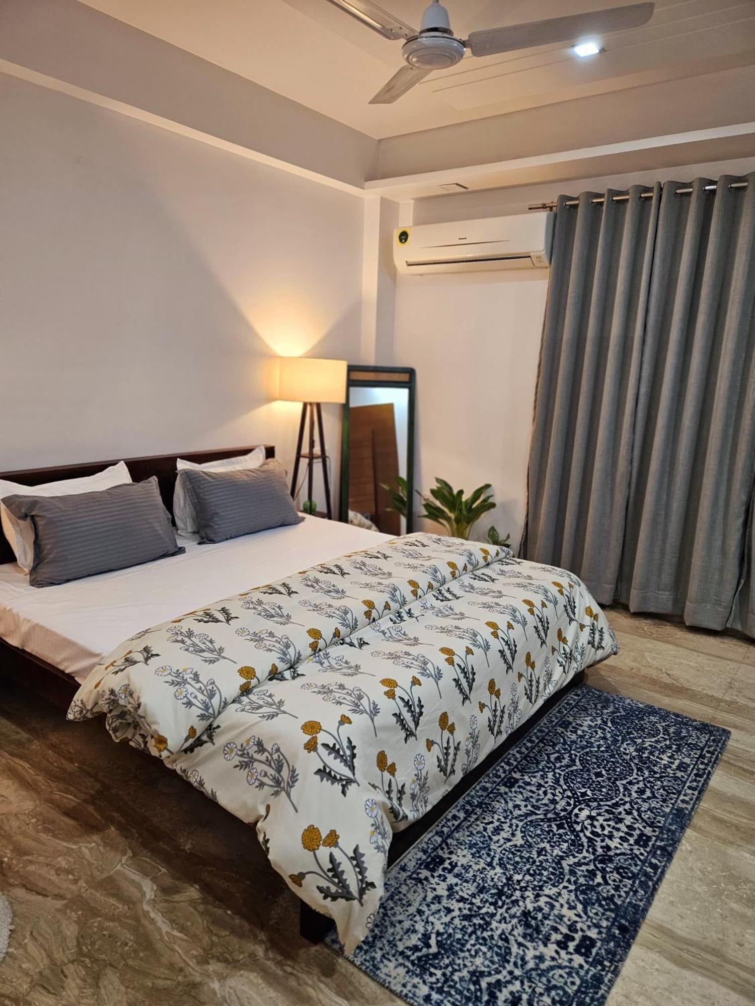 Apartment South Delhi, Artistic 4bhk - Vasant Kunj By Maple Key *