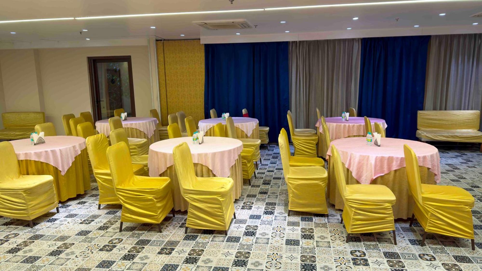 Woodapple Residency Hotel 2*