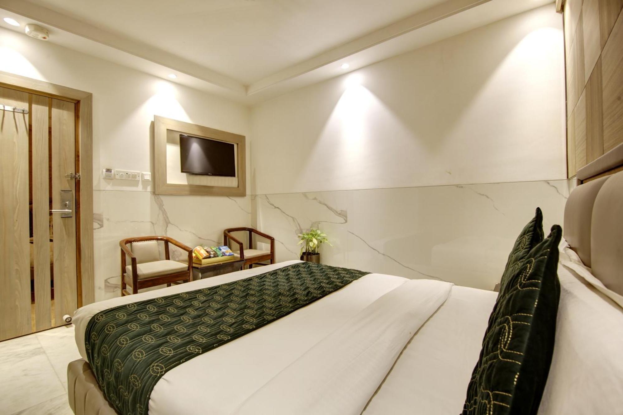 International - Near Delhi Airport Hotel 3*