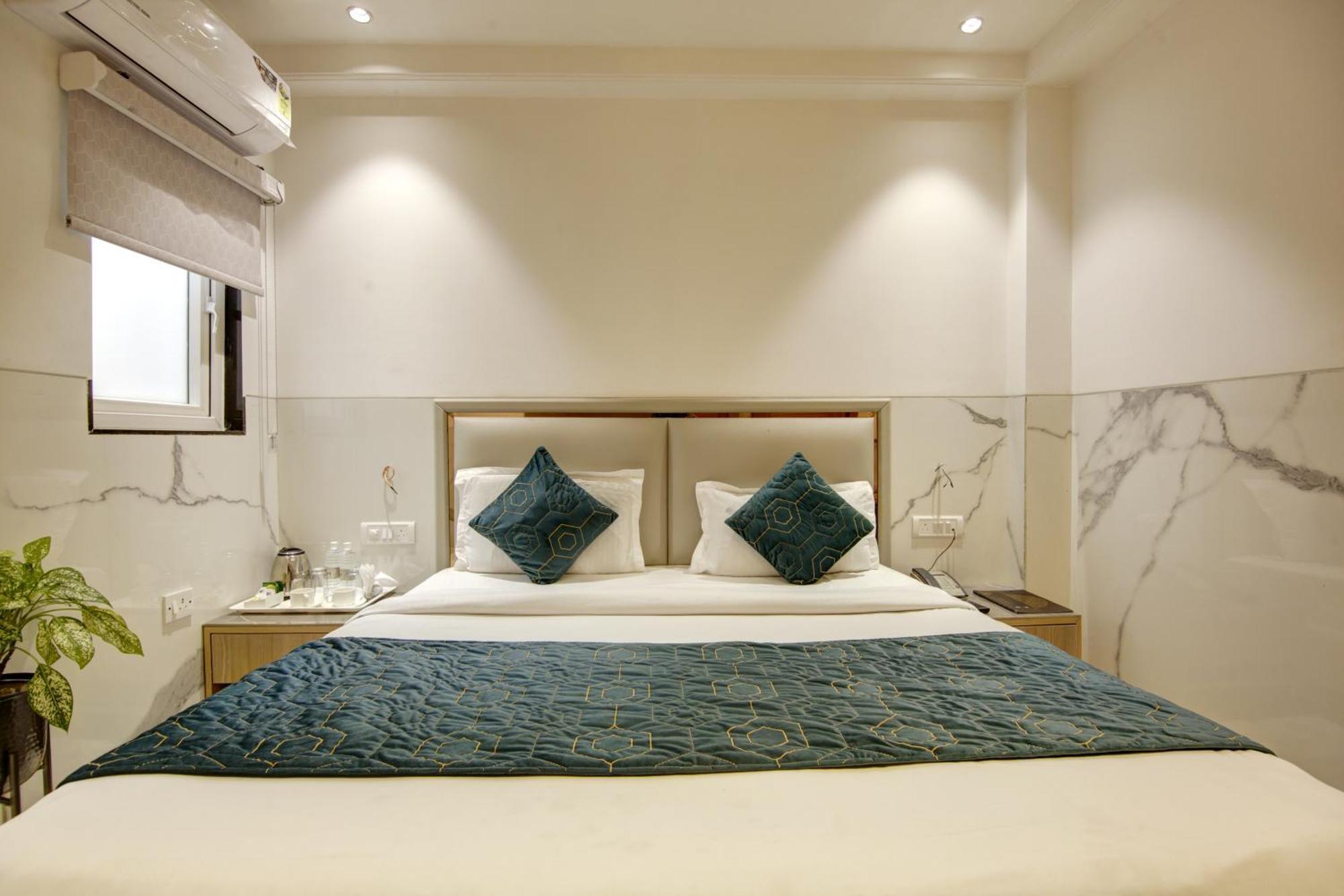 International - Near Delhi Airport 3*