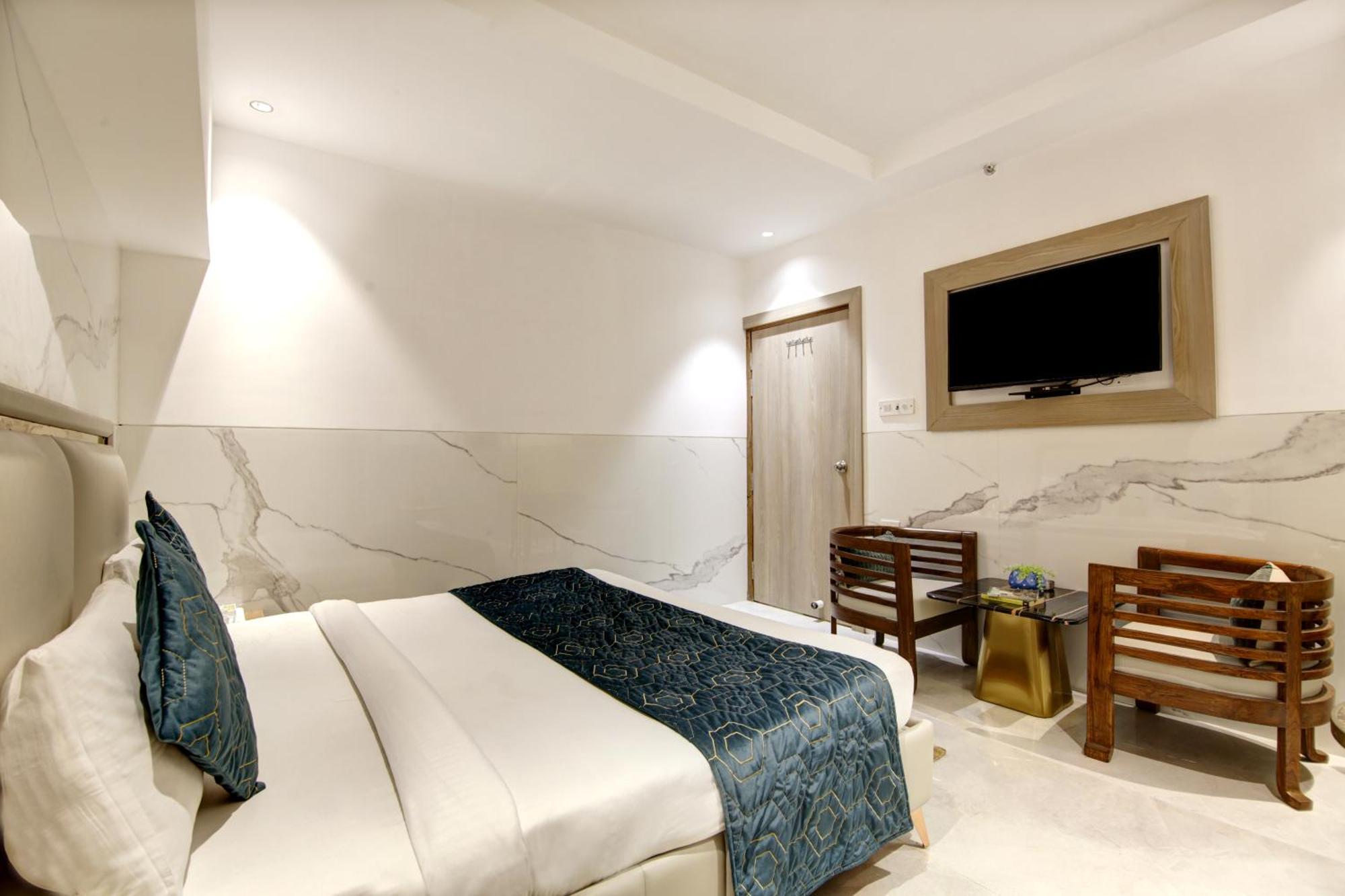 International - Near Delhi Airport 3*