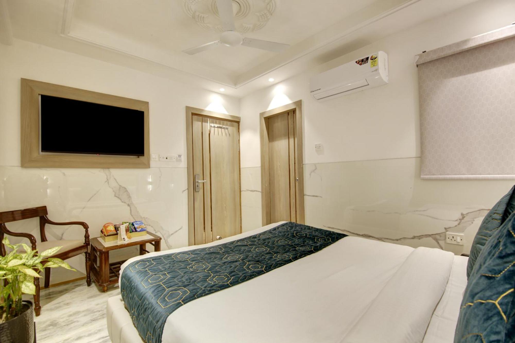 International - Near Delhi Airport 3*