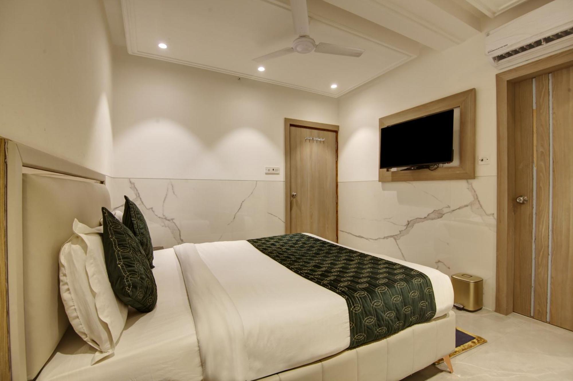 International - Near Delhi Airport 3* New Delhi