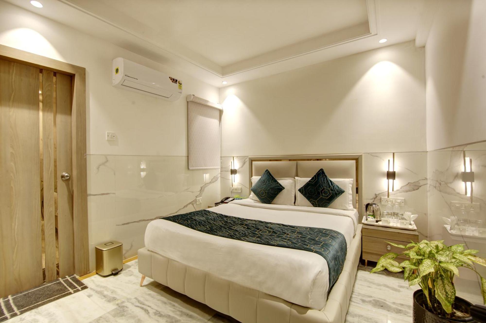 Hotel International - Near Delhi Airport 3*