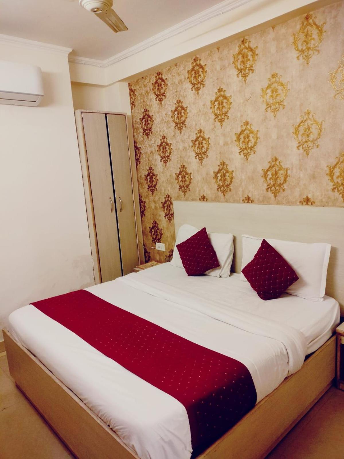 Hotel Admiral Delhi Airport 3*