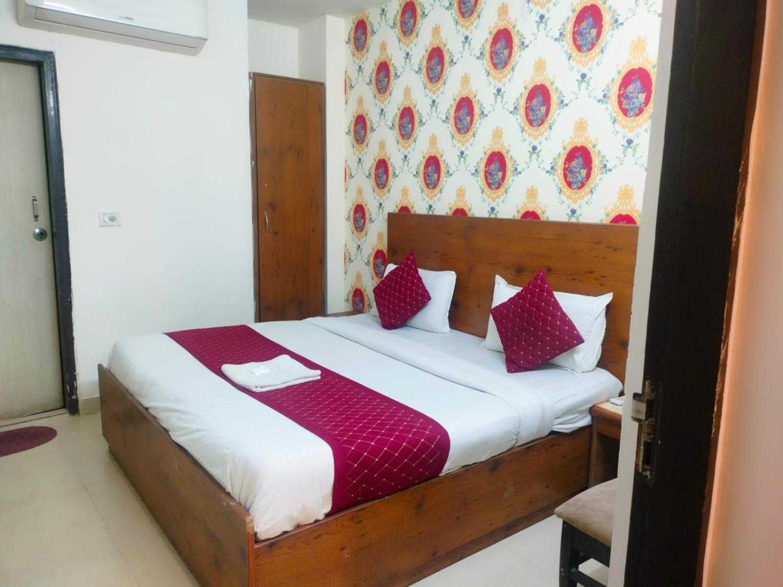 Admiral Delhi Airport 3*
