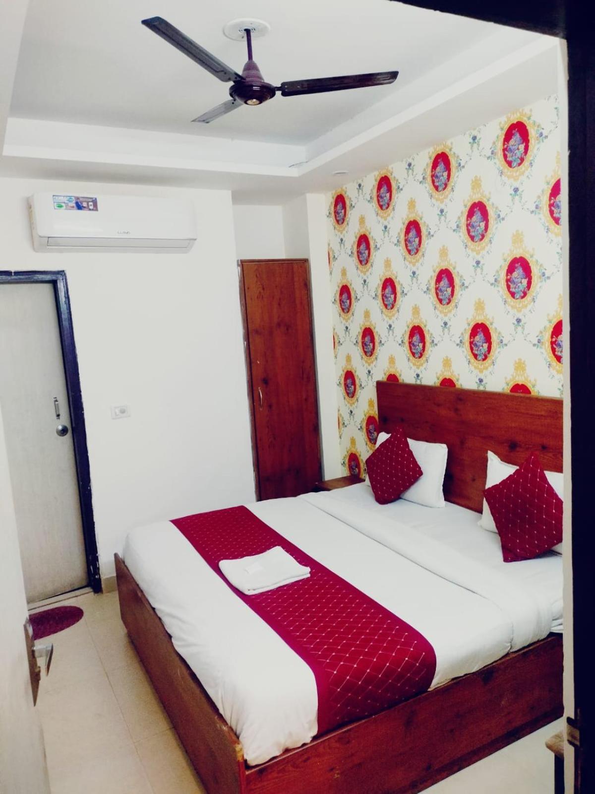 Hotel Admiral Delhi Airport 3*