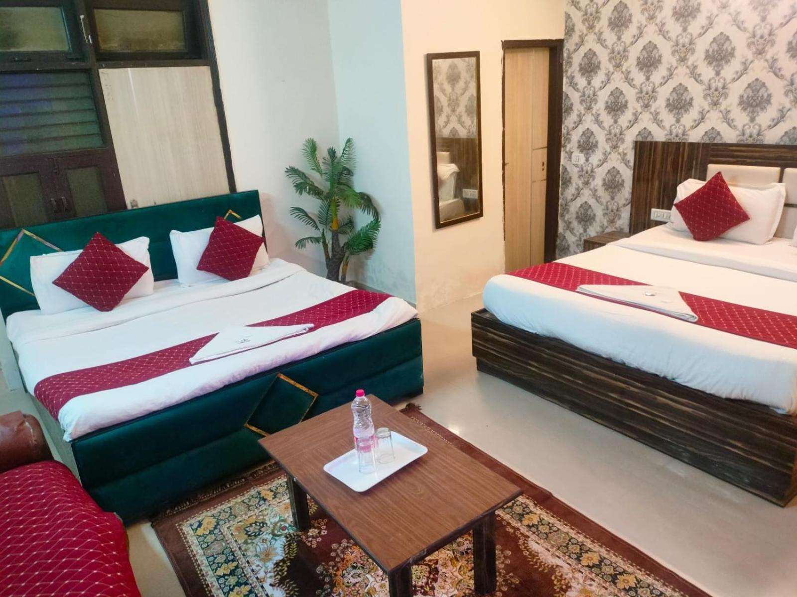 Hotel Admiral Delhi Airport 3*
