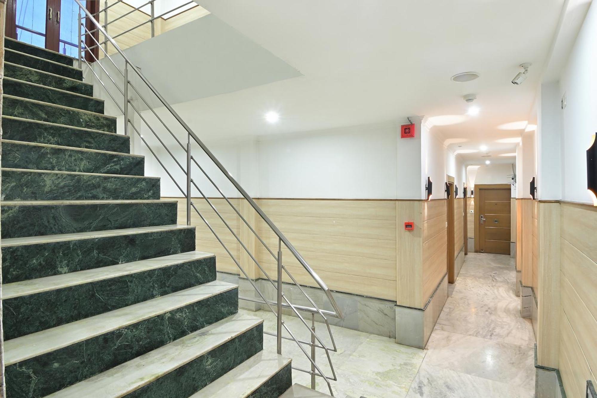 Hotel Hari Piorko Grand - 2 Min From New Railway Station 4*