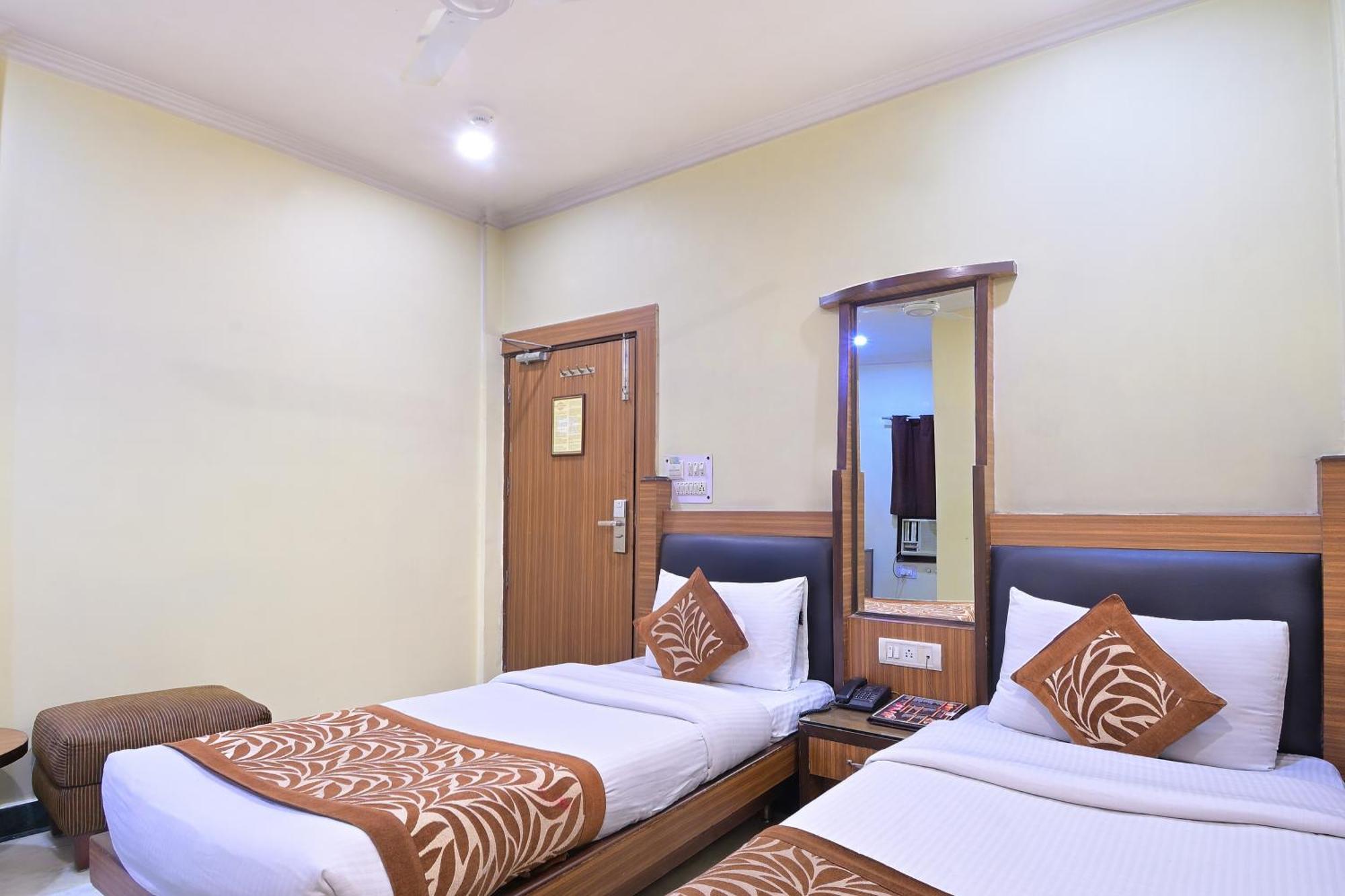 Hotel Hari Piorko Grand - 2 Min From New Railway Station Delhi (National Capital Territory of India)