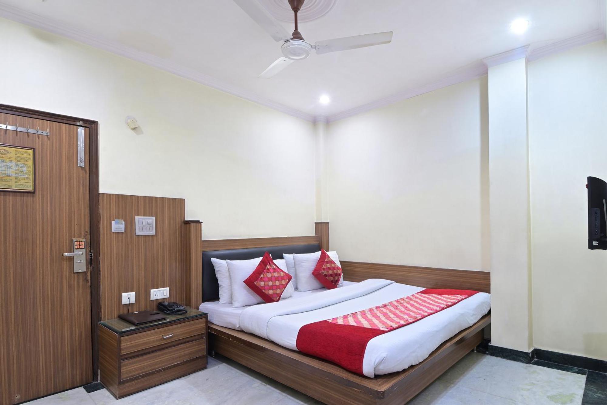 Hari Piorko Grand - 2 Min From New Railway Station Hotel