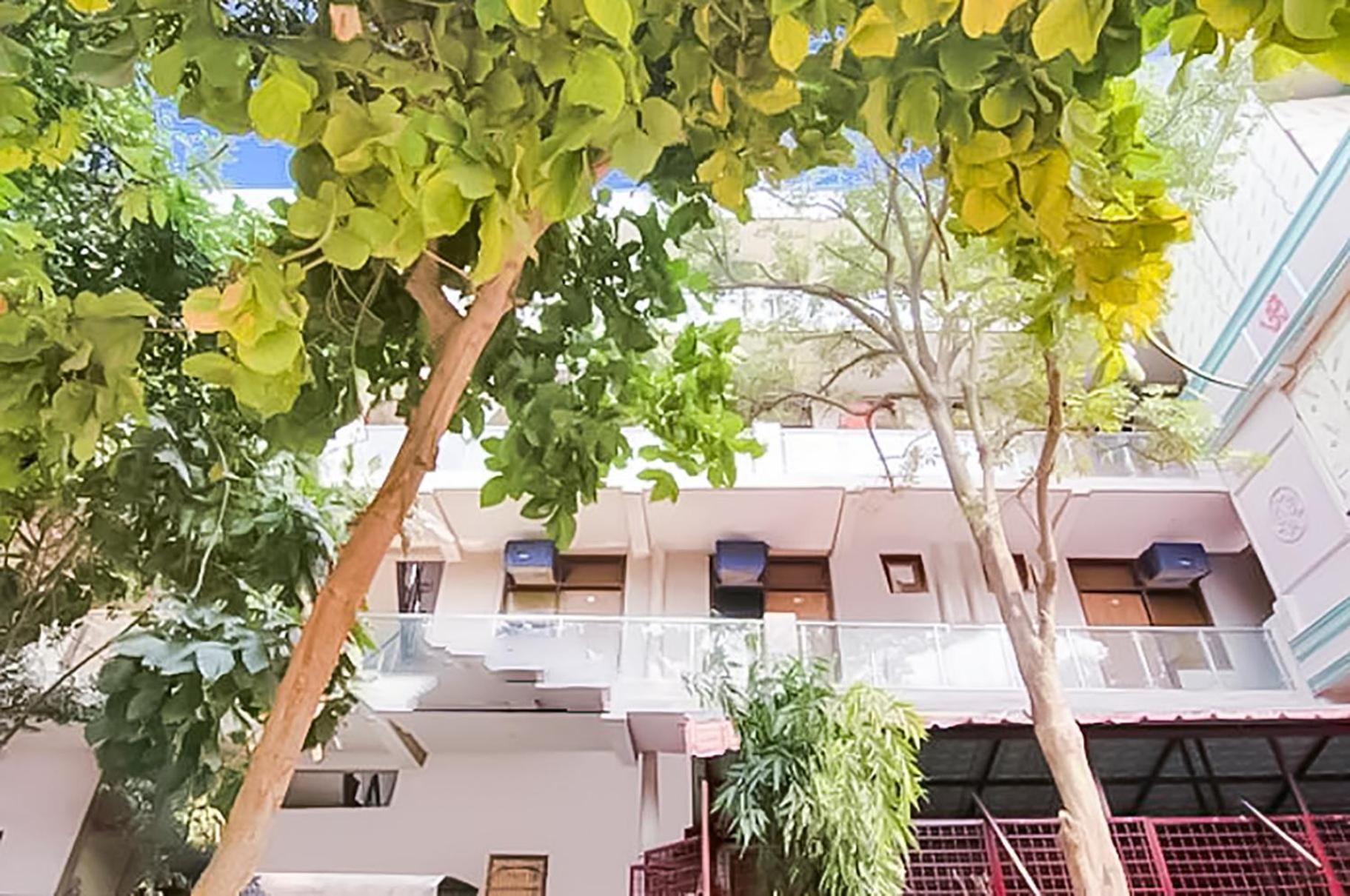Hotel Classic - Nizamuddin Dargah Hotel