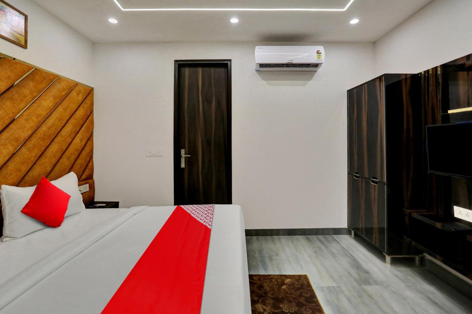 Collection O D Crown 3* New Delhi
