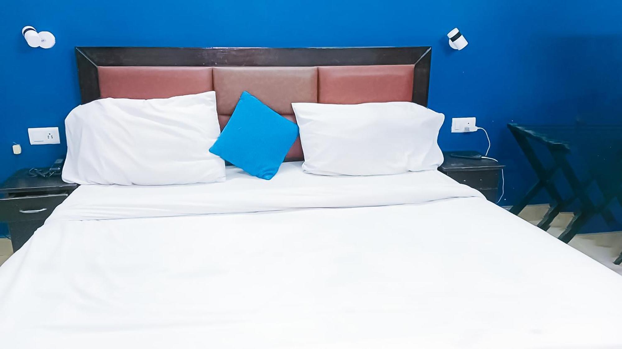 Agniv - Ignou Road Hotel