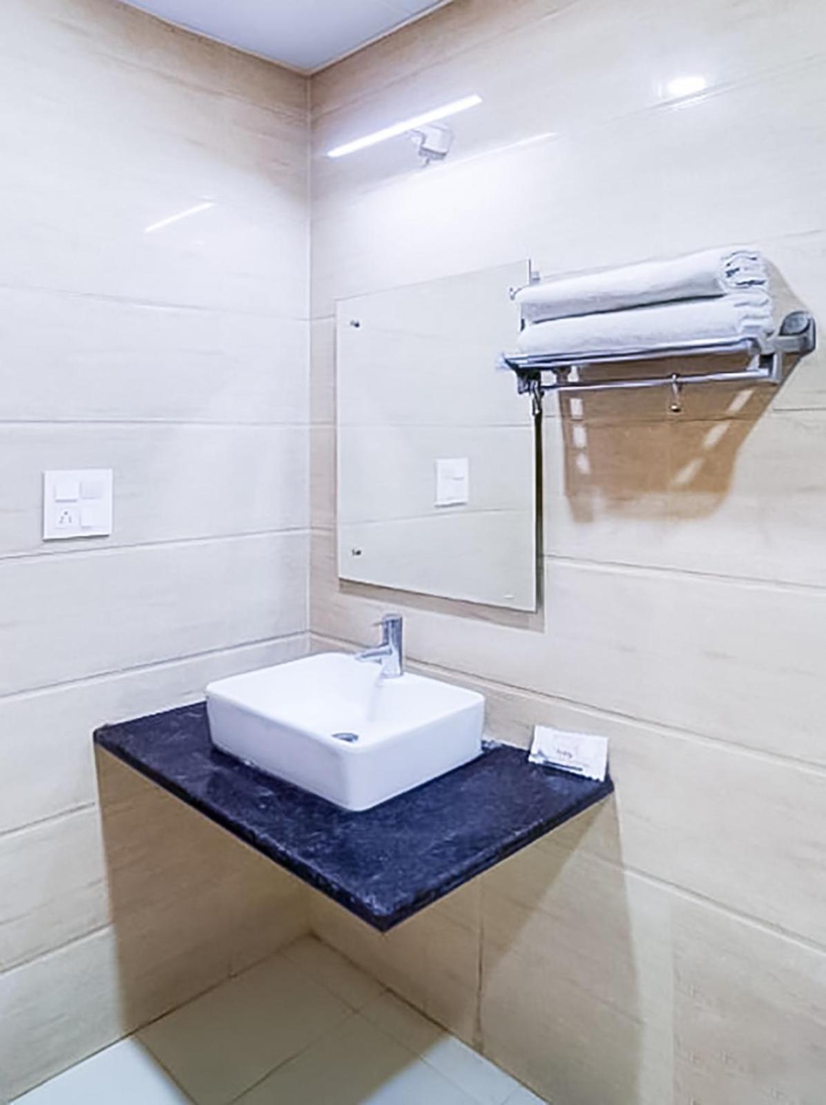 Hotel Family - Shalimarbagh New Delhi
