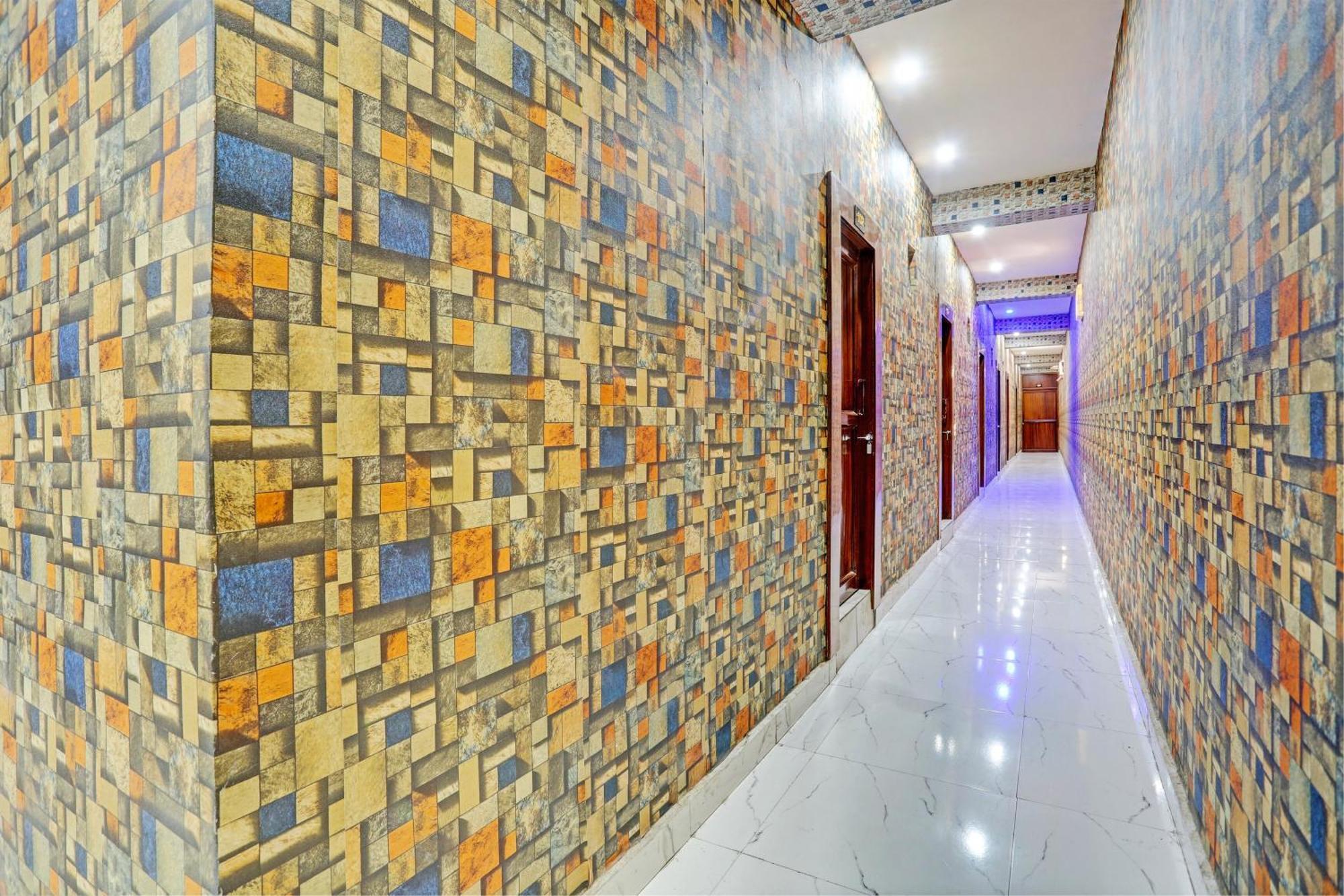 Ashok Plaza Hotel 3*