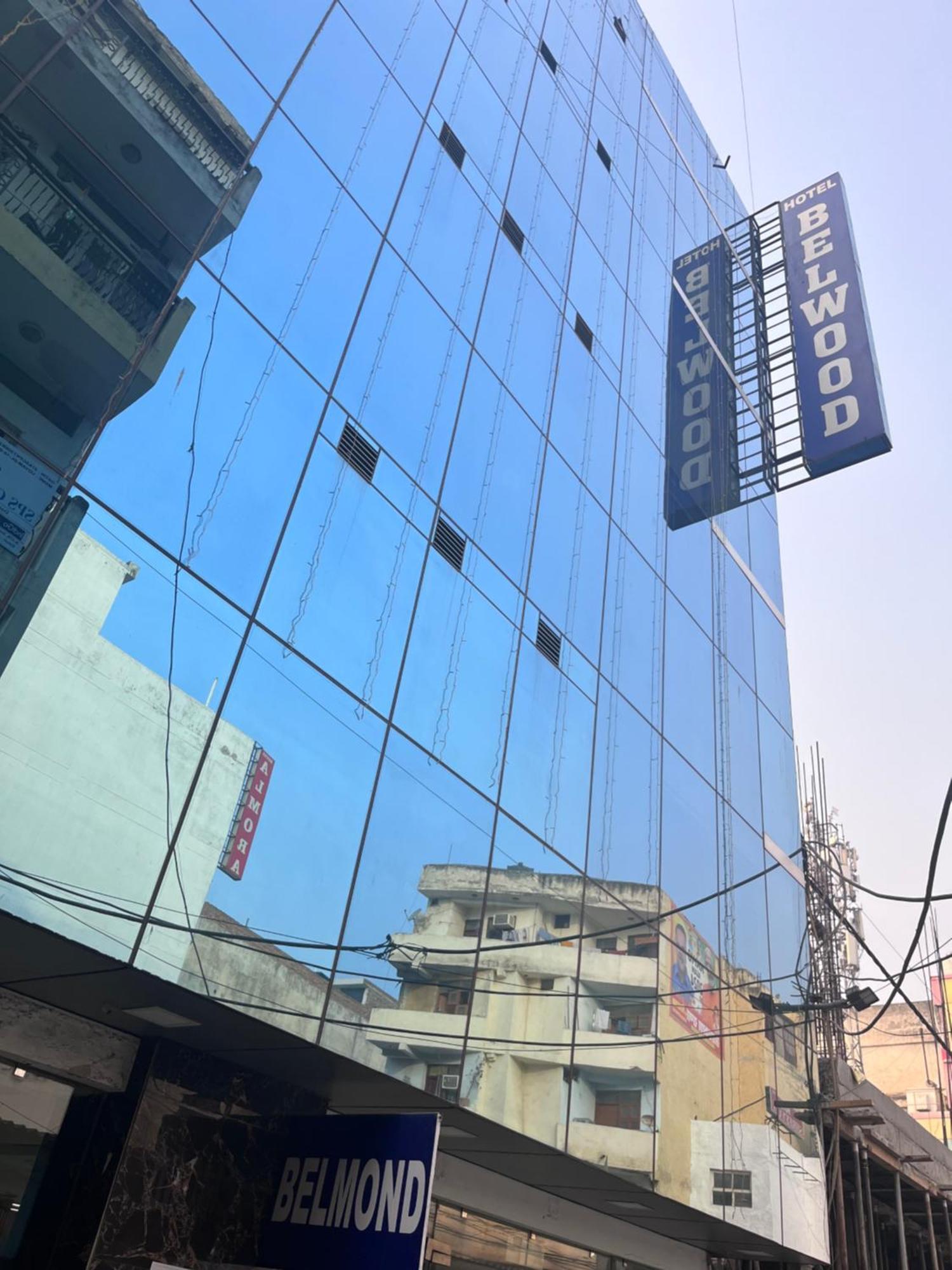 Belwood Suites - Near Airport 3* Nova Deli