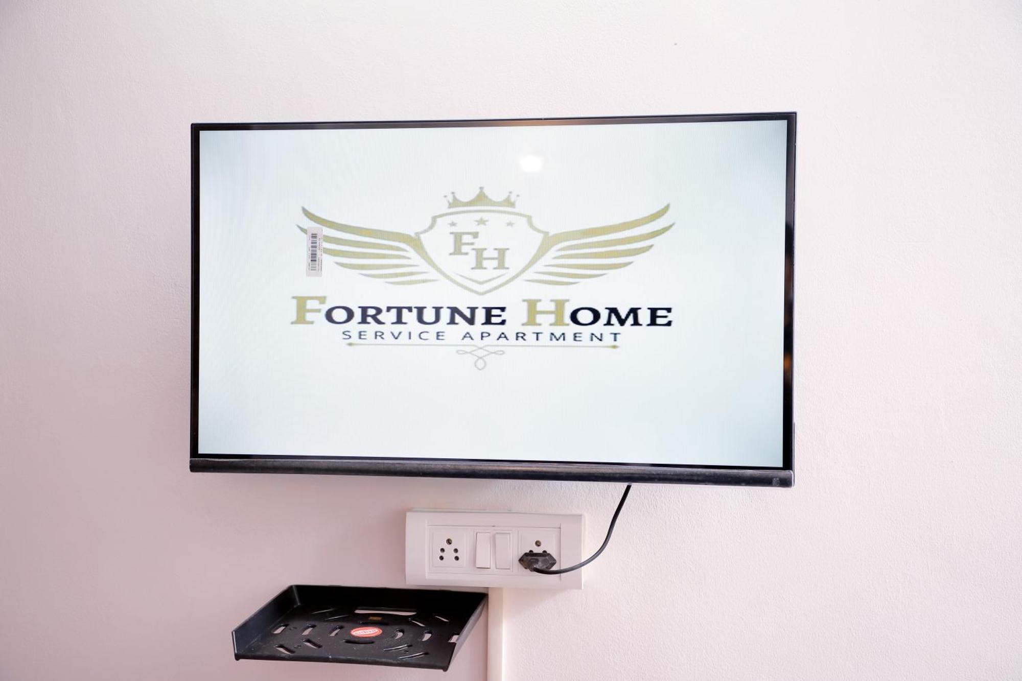 Fortune Service 1bhk, D-198,ugf Apartment New Delhi