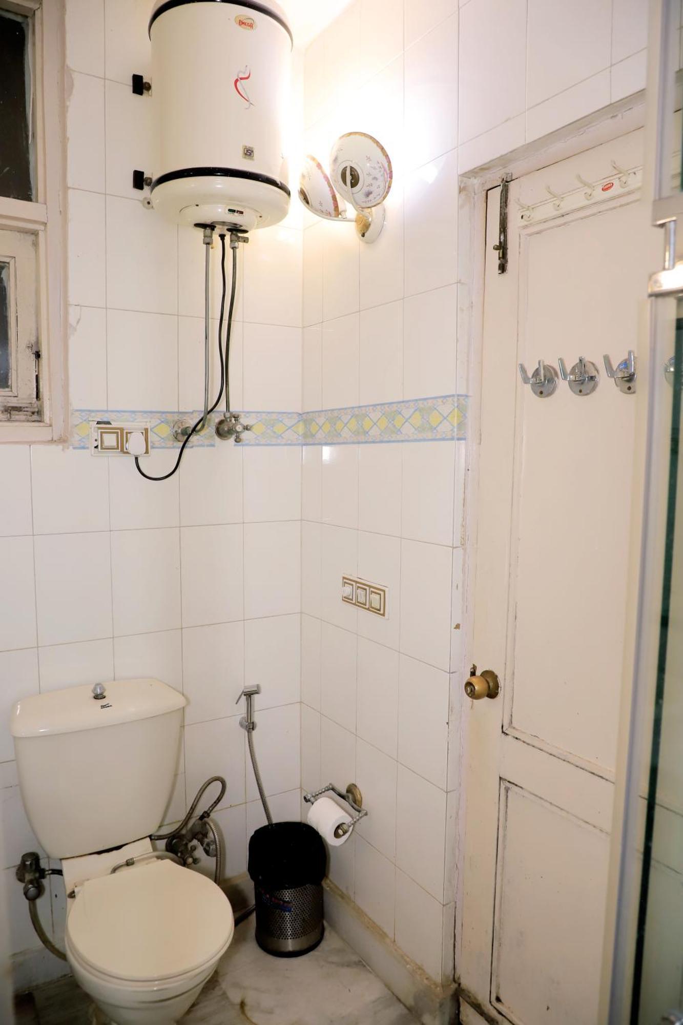 Fortune Service 1bhk, D-198,ugf Apartment *