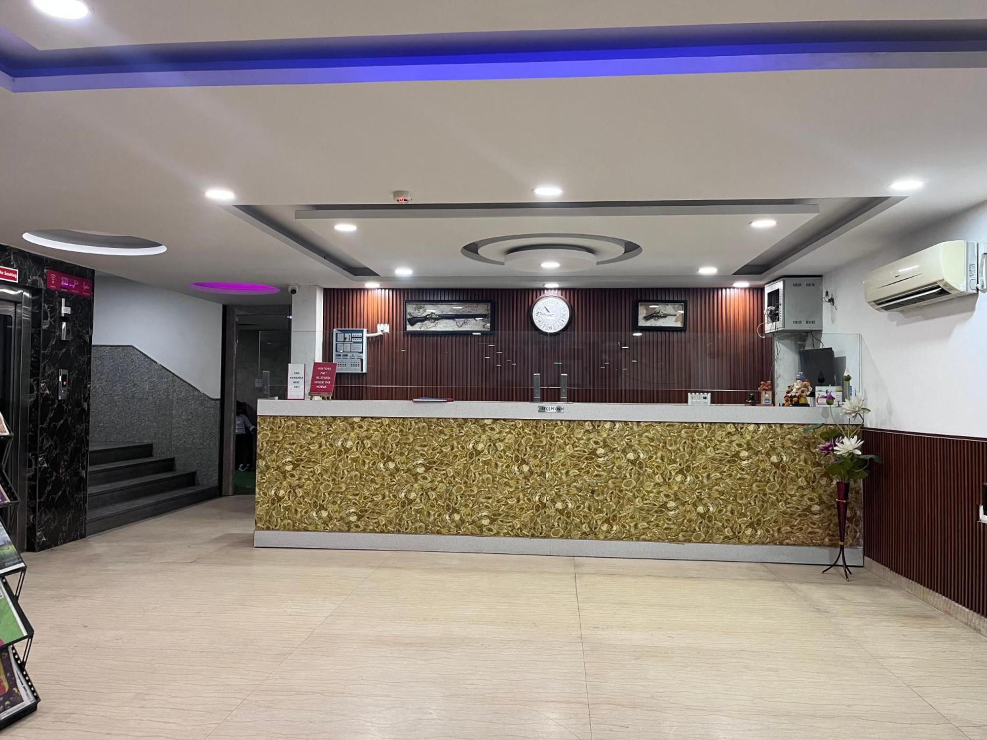 Belwood Suites - Near Airport Hotel