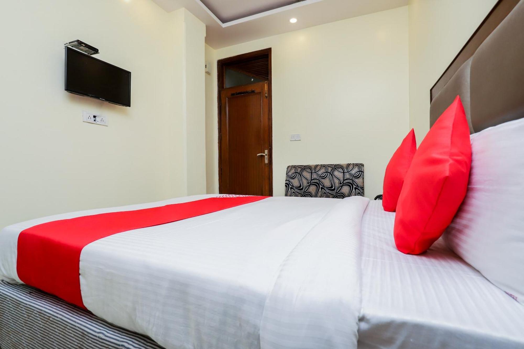 Oyo Flagship Delhi Empire 3*
