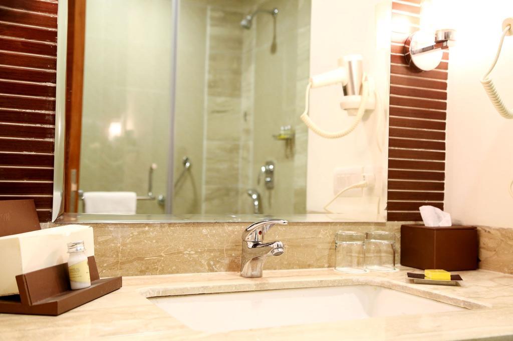 Hotel Grand Notting Hills And New Delhi