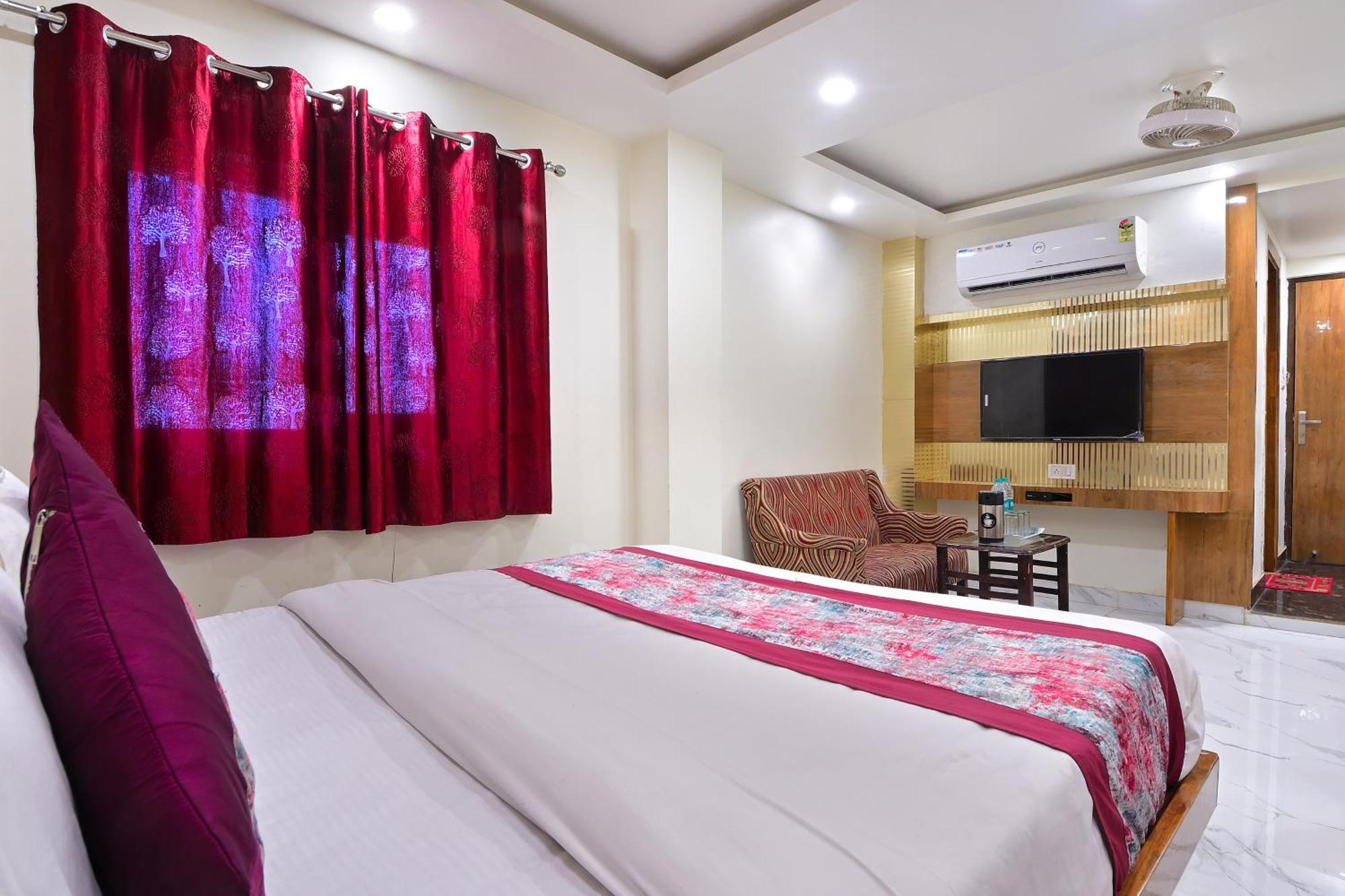 Glow Paharganj-3 Mins Walk From Railway Station Hotel