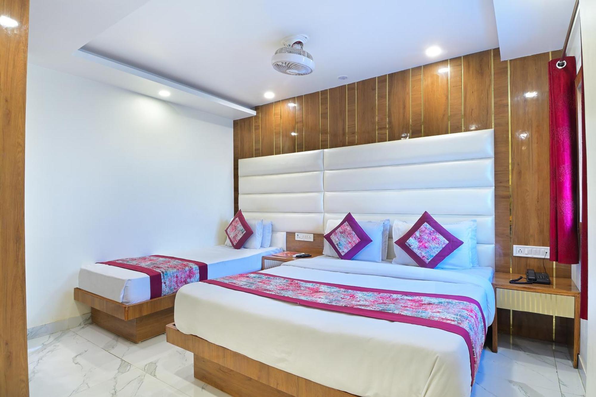 Hotel Glow Paharganj-3 Mins Walk From Railway Station 3*