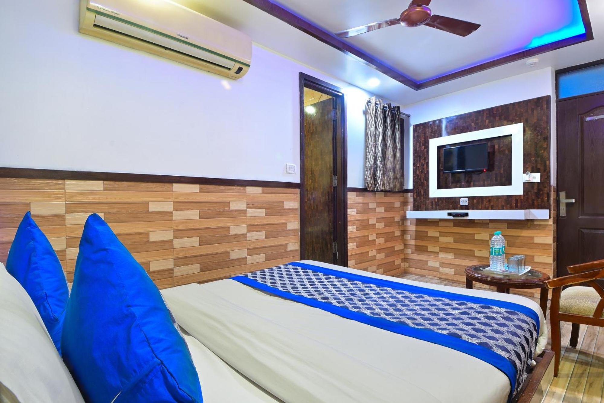Glow Paharganj-3 Mins Walk From Railway Station