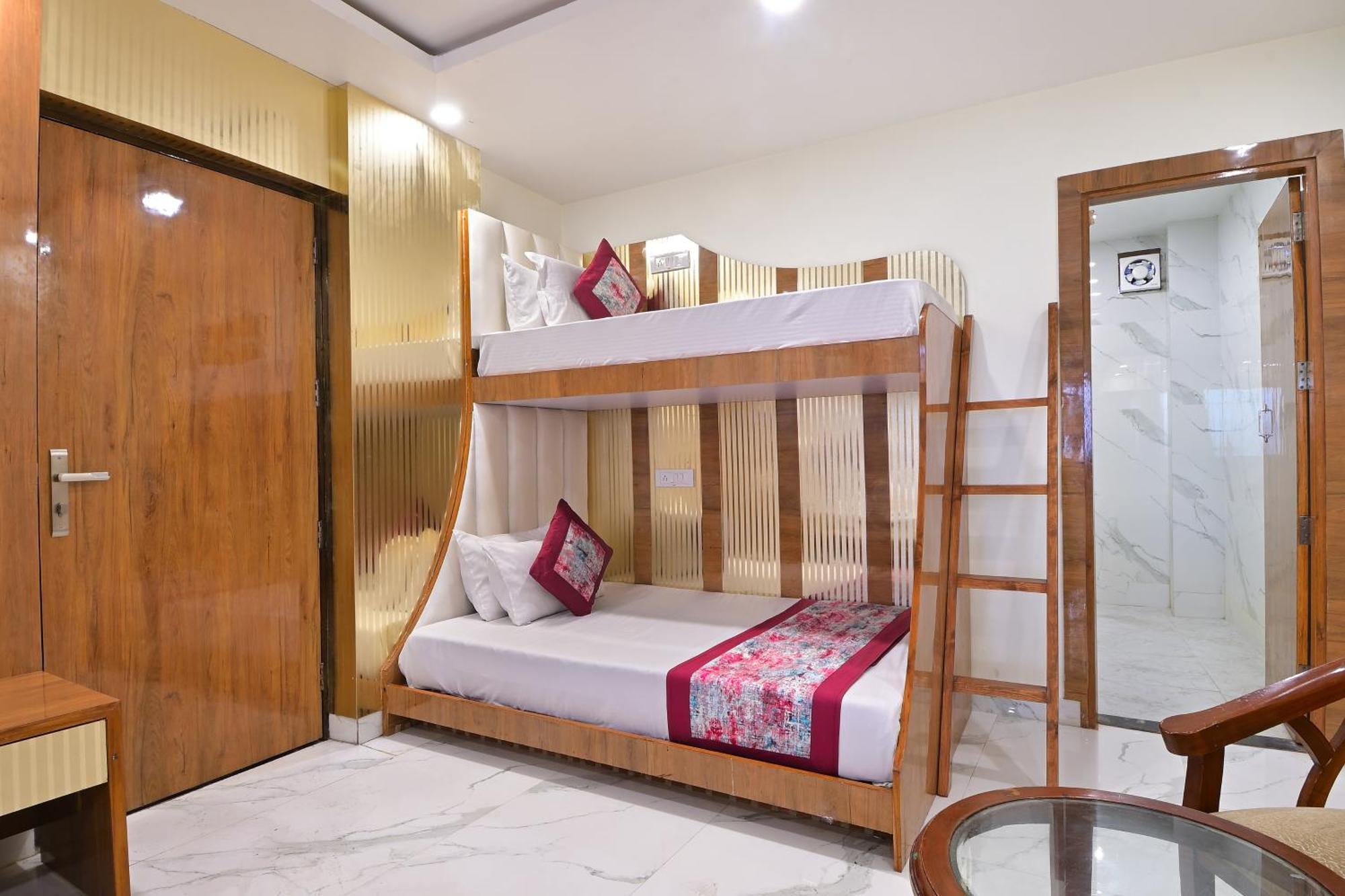 Glow Paharganj-3 Mins Walk From Railway Station 3*