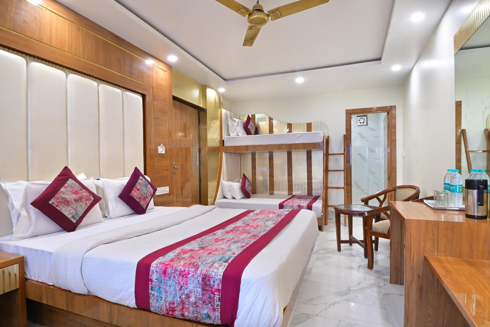 Glow Paharganj-3 Mins Walk From Railway Station Hotel 3*
