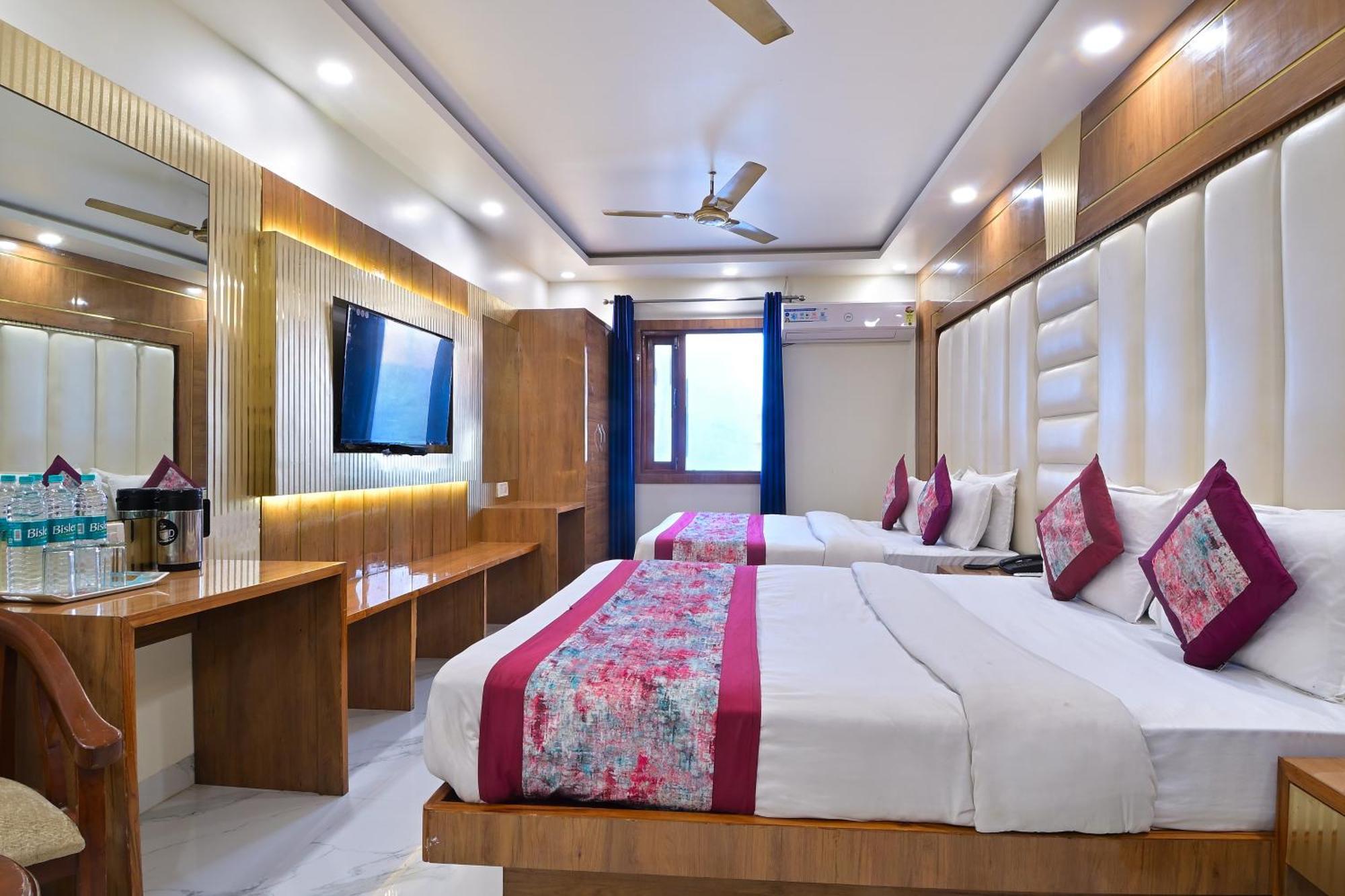 Hotel Glow Paharganj-3 Mins Walk From Railway Station