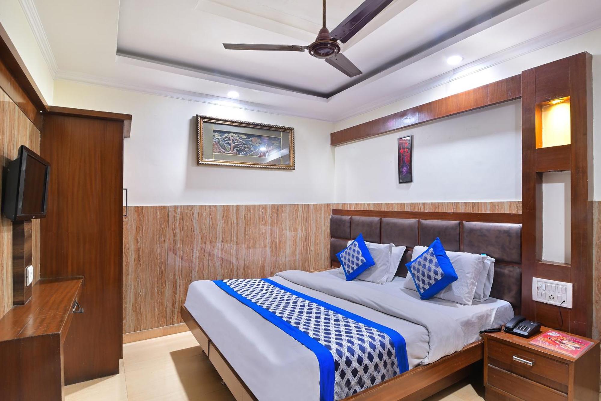 Glow Paharganj-3 Mins Walk From Railway Station Hotel 3*