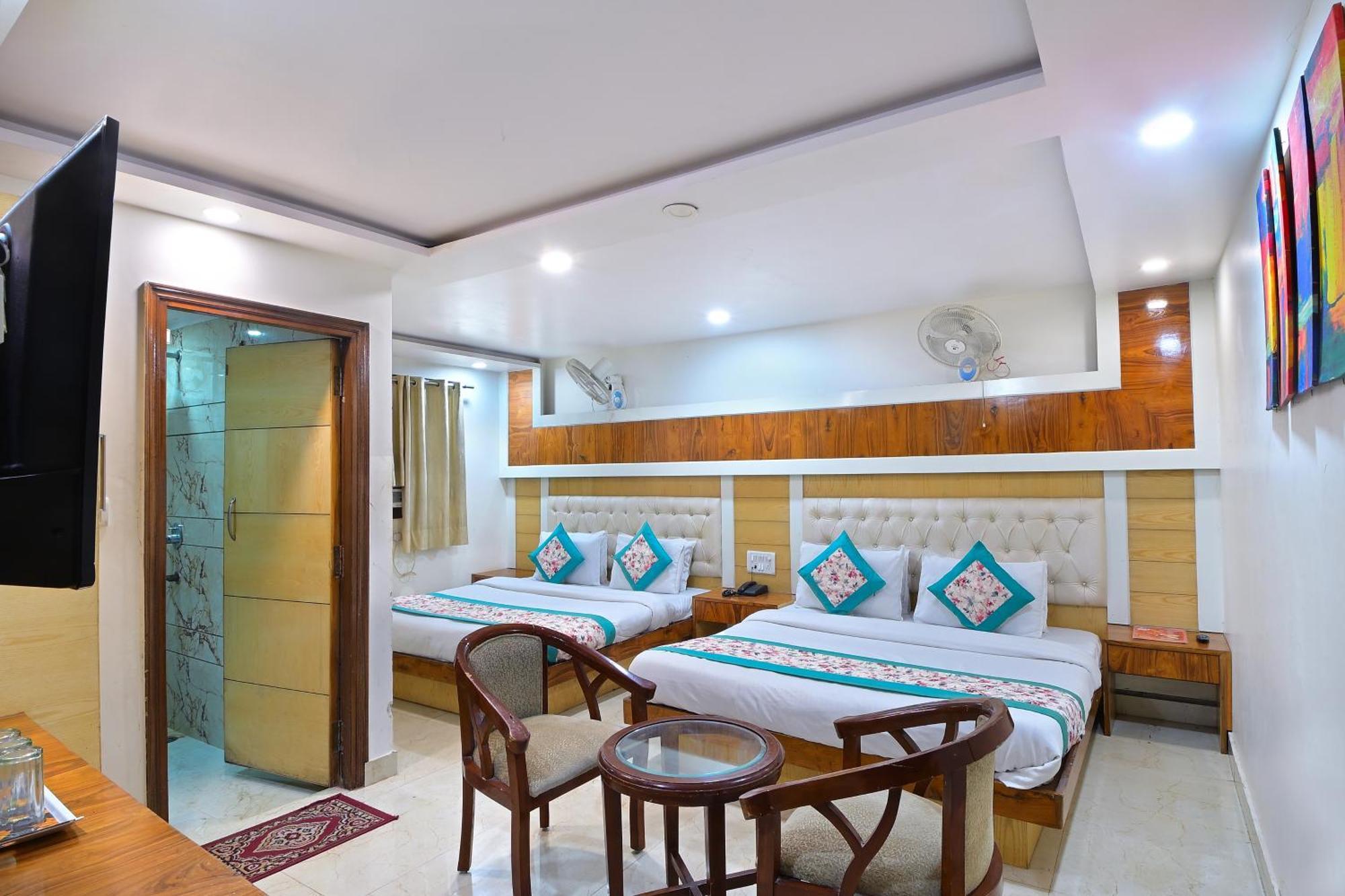 Glow Paharganj-3 Mins Walk From Railway Station