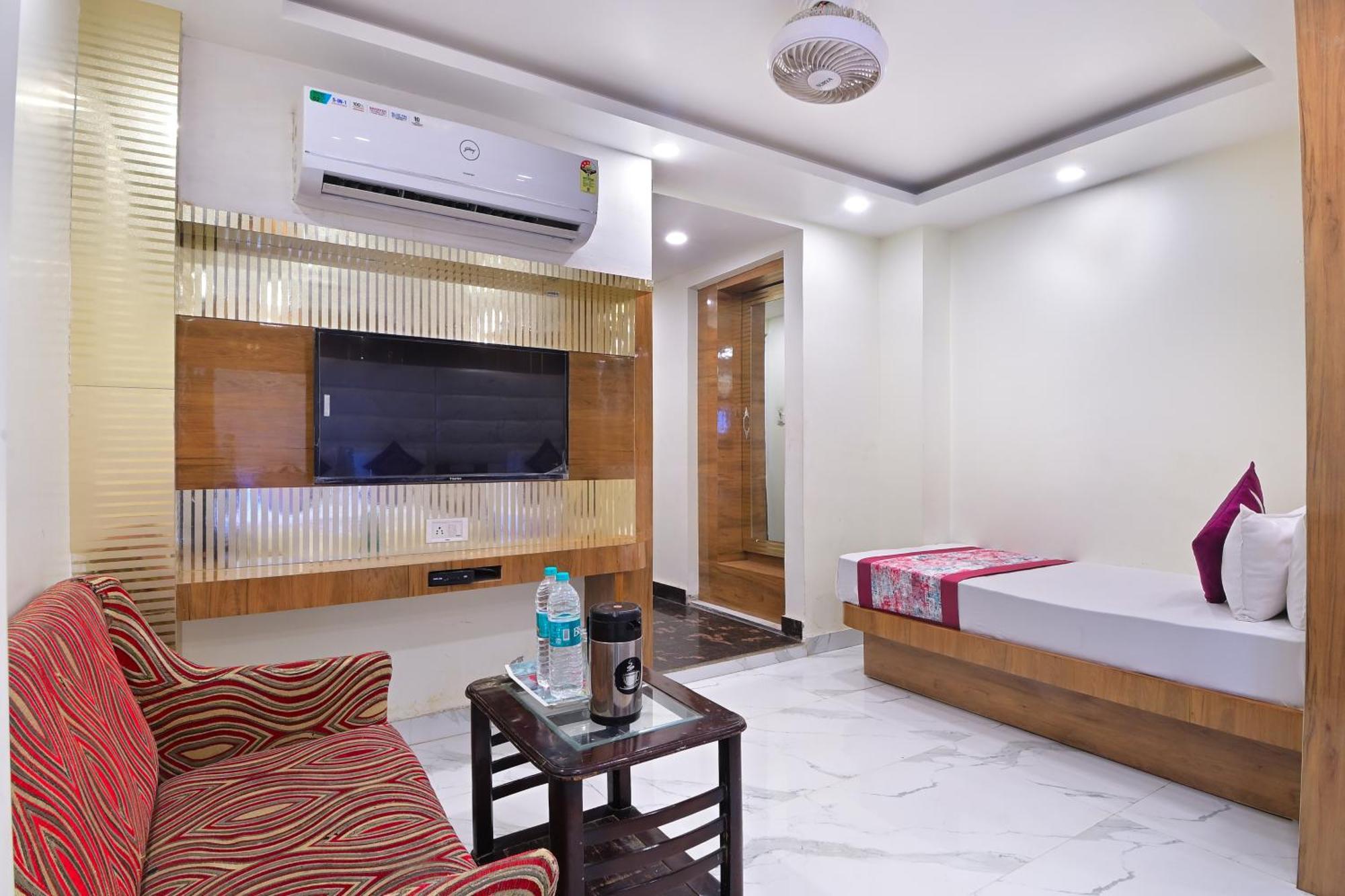 Hotel Glow Paharganj-3 Mins Walk From Railway Station 3*