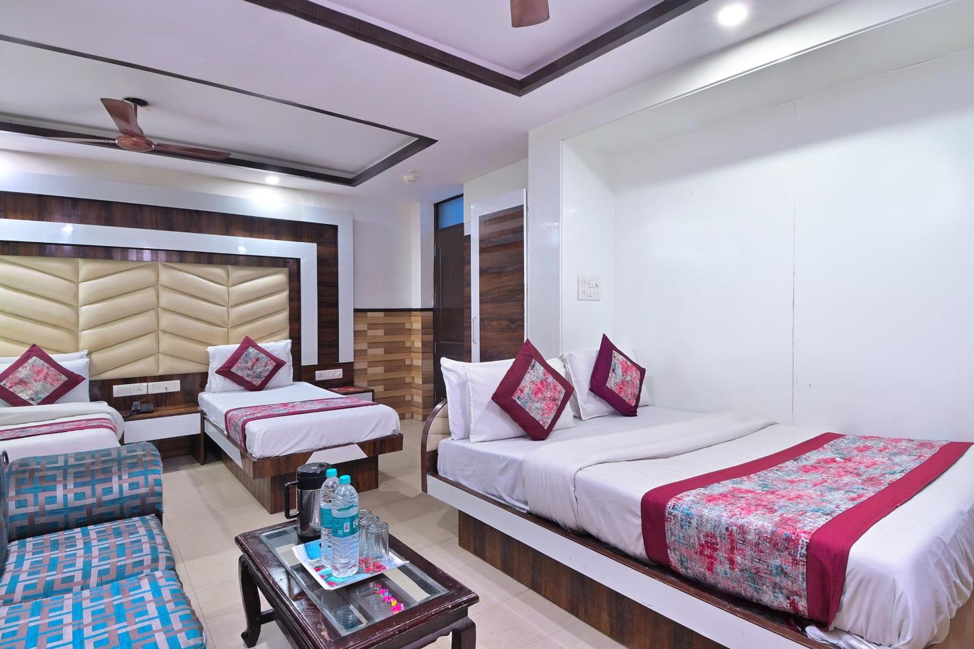 Glow Paharganj-3 Mins Walk From Railway Station Nova Deli