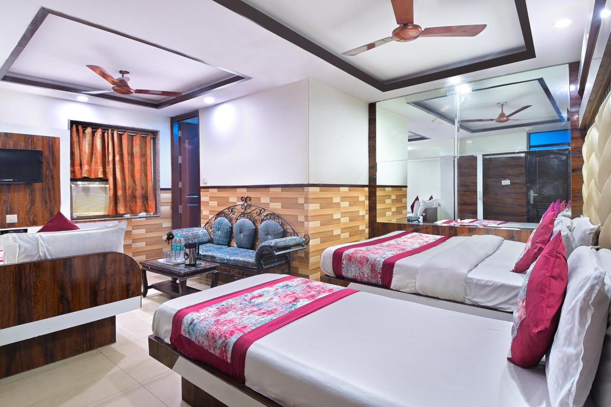 Hotel Glow Paharganj-3 Mins Walk From Railway Station 3*