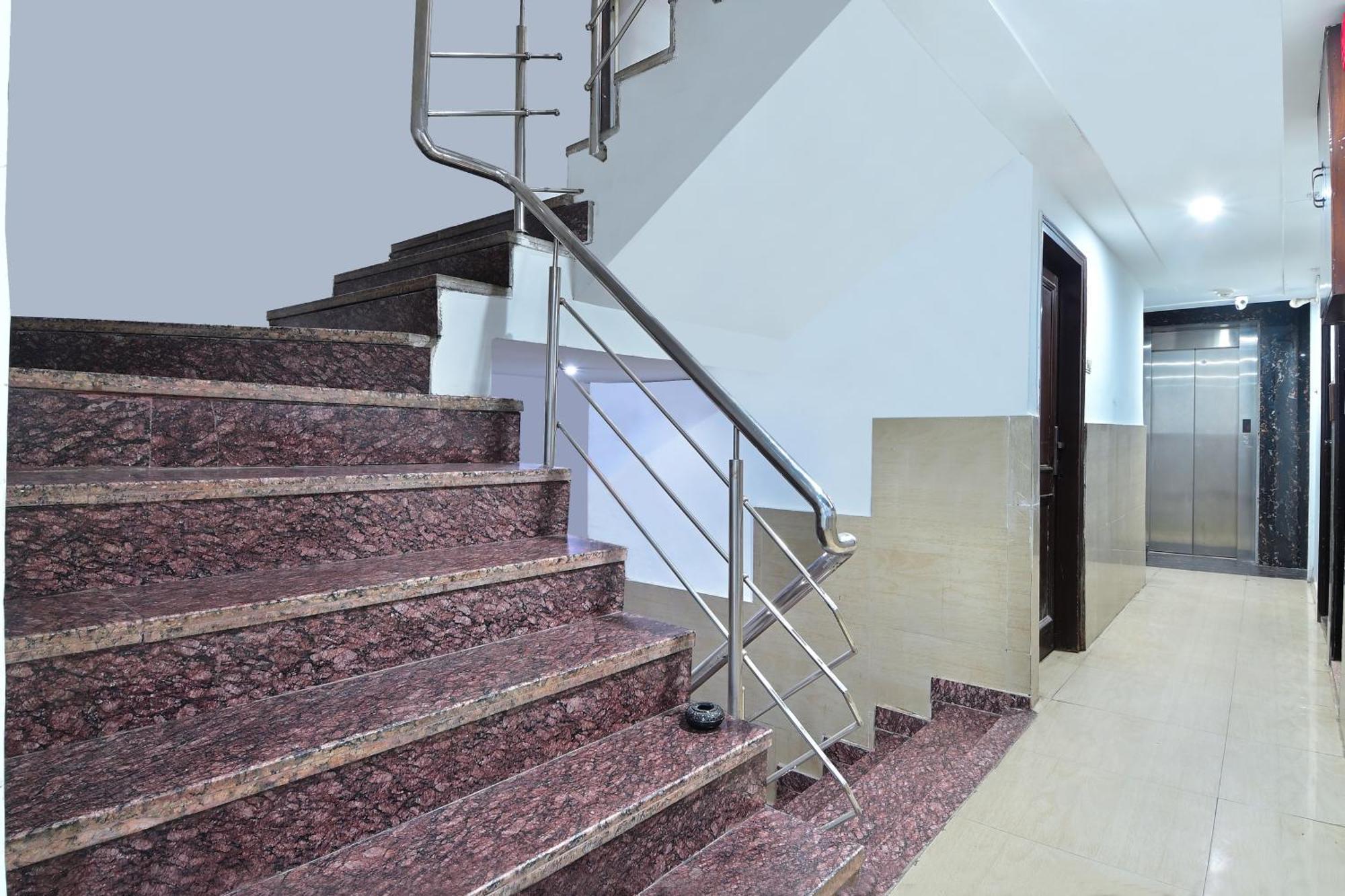 Hotel Glow Paharganj-3 Mins Walk From Railway Station 3*