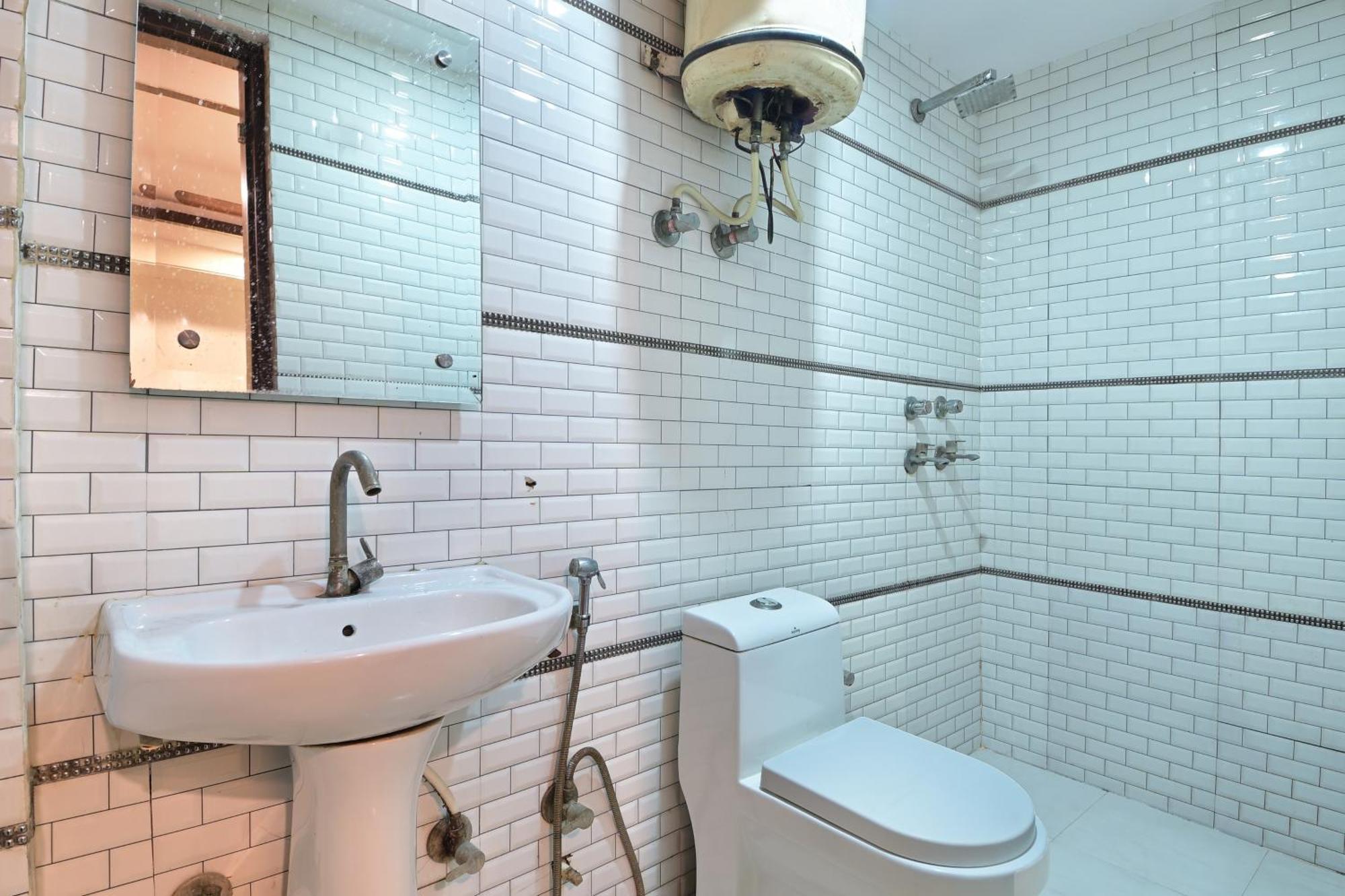 Glow Paharganj-3 Mins Walk From Railway Station 3*