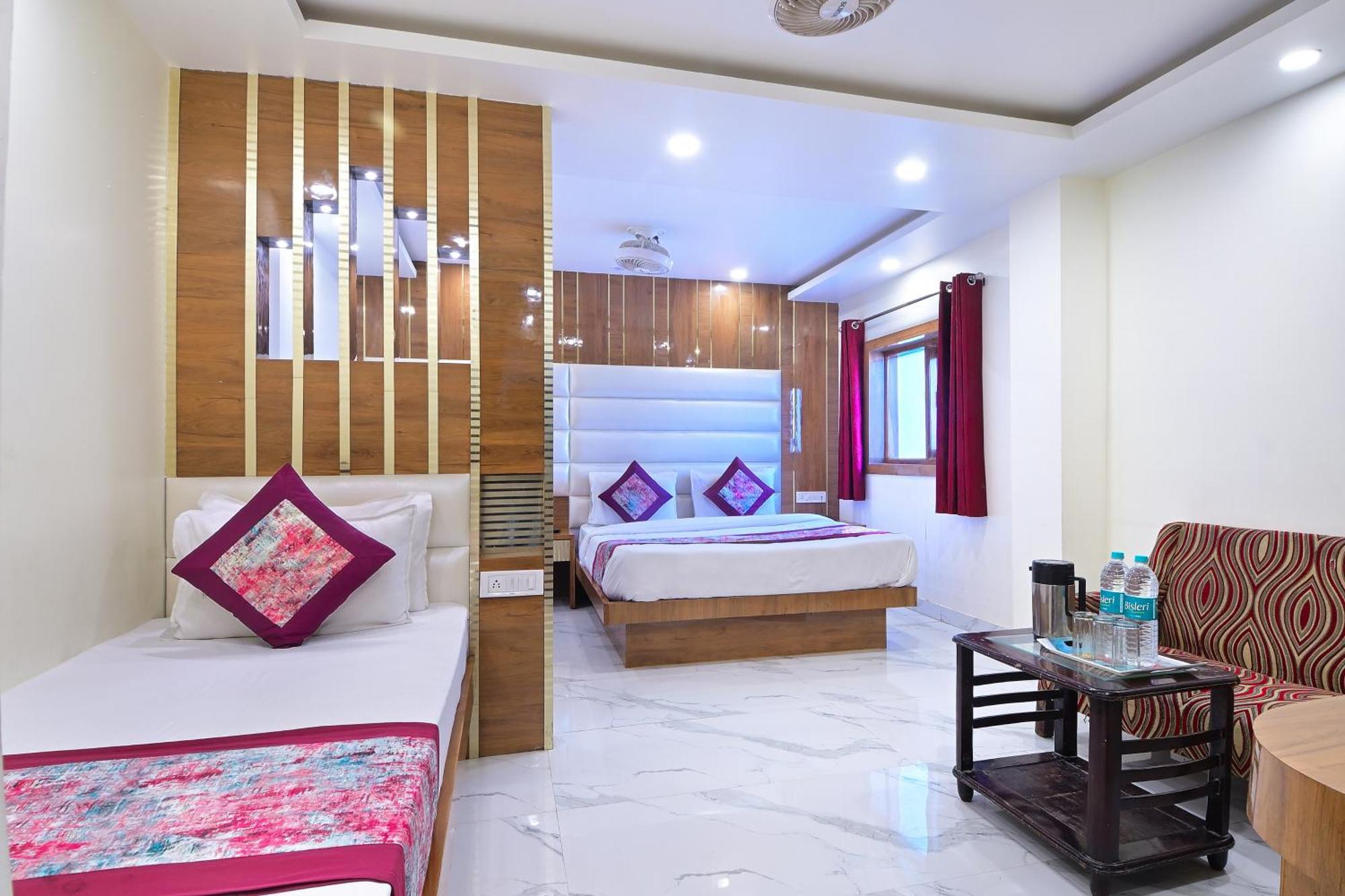 Glow Paharganj-3 Mins Walk From Railway Station