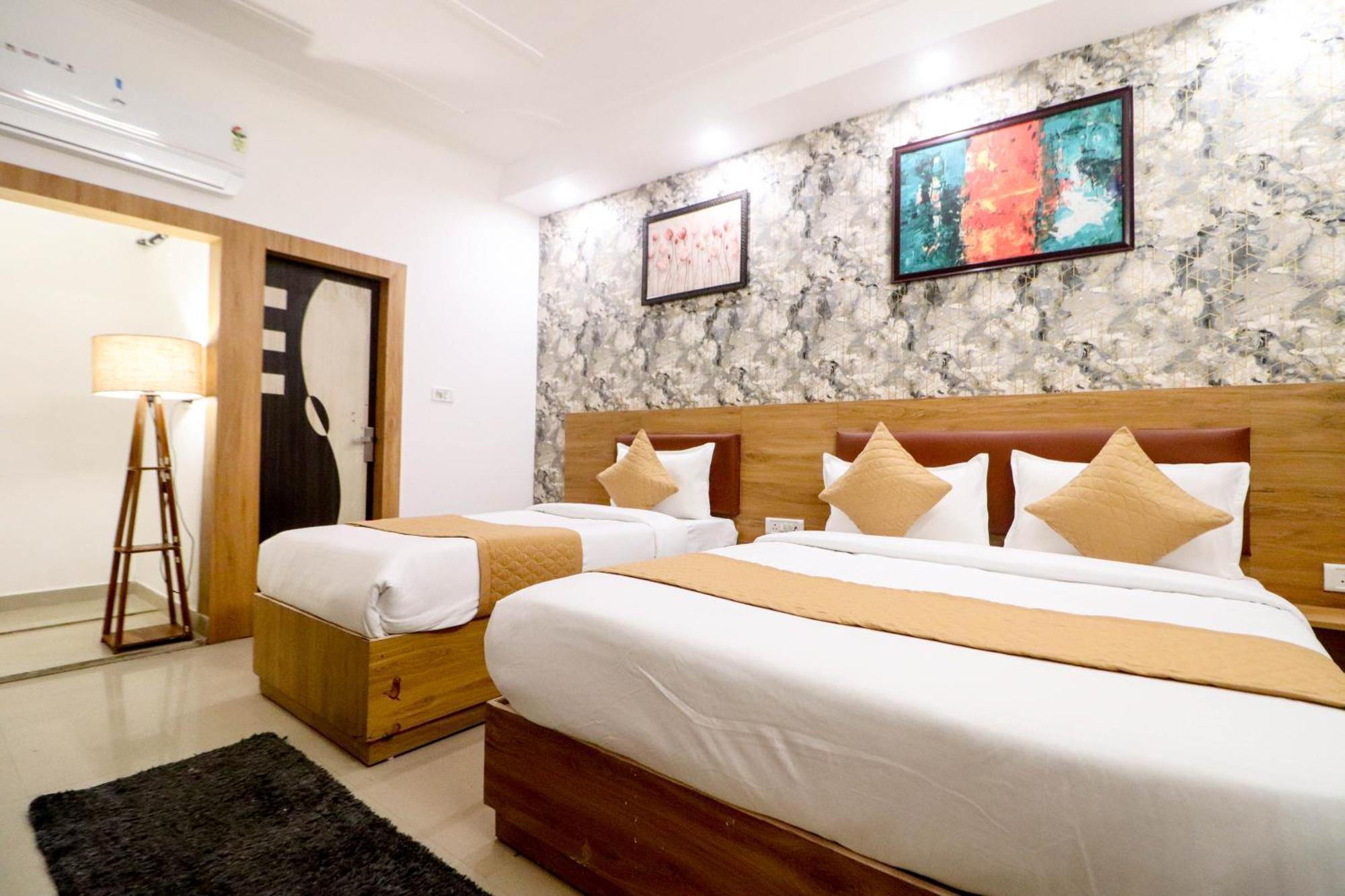 Near Delhi Airport 4*